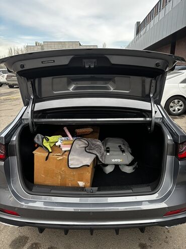 Roewe: Roewe i5: 2023 г., 1.5 л, Автомат, Бензин, Седан — 10