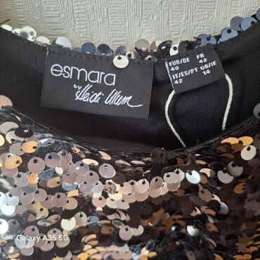 Köynək və bluzalar: 12m xer biri tezedi. 3 deneden cox alana 10m vererem.Qadın köynəkləri — 9