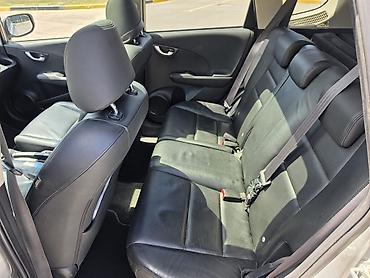 honda авенсис: Honda Jazz: 2011 г., 1.3 л, Вариатор, Гибрид, Хэтчбэк — 7