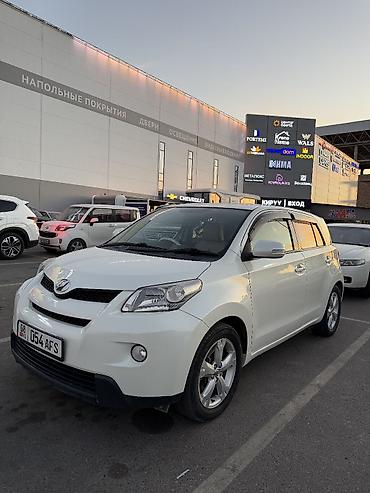 дачный: Toyota IST Японец Состояние отличное Без ключевой доступ — 1