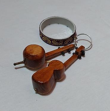 Breloklar: Musiqi alətlərindən ibarət brelok satılır, əl işidir, ağac — 3