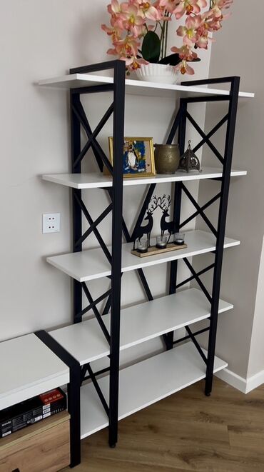 Komodlar: Kitab rəfi, Düz