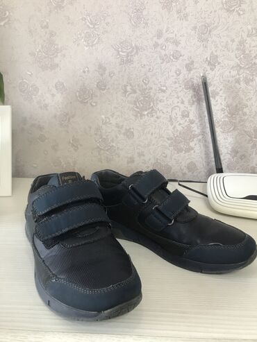 Полуклассические туфли-кроссы в школу,темно синего цвета,34