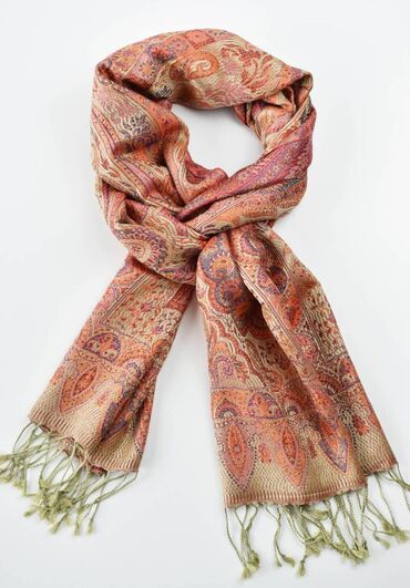 Baş geyimləri: Paşmina şarf Hindistandan hədiyyə olaraq alınmışdı. Ehtiyac olmadığı — 3