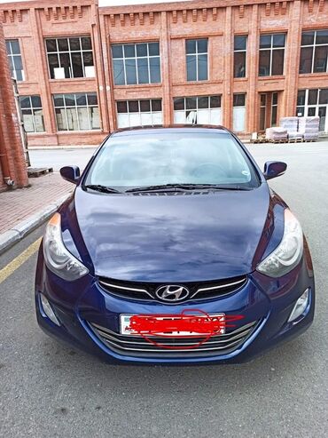 Opel: Hyundai Elantra sedan – tünd mavi rəng, aerodinamik kuzov və xrom ön
