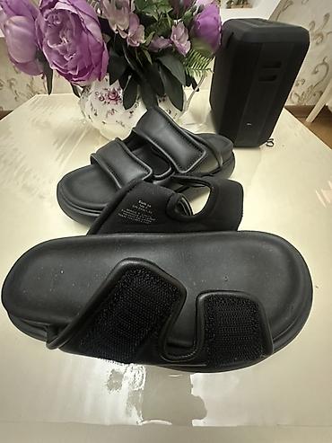 Basanoşka və səndəllər: Qara rəngli uniseks sandal H&M - Modell: qalın platformalı, açıq — 4