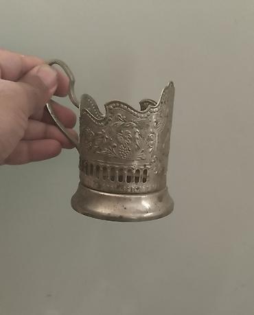 stolustu saatlar: Məhsul: 2 dekorativ əşya dəsti 1) Metaldan fincan altlığı (stəkan — 1