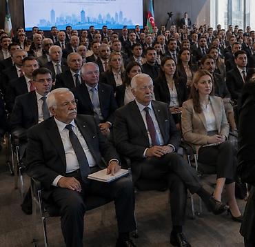 Работа: İş haqqında məlumat: İşgüzar danışıqların aparılması; Komanda ilə — 1