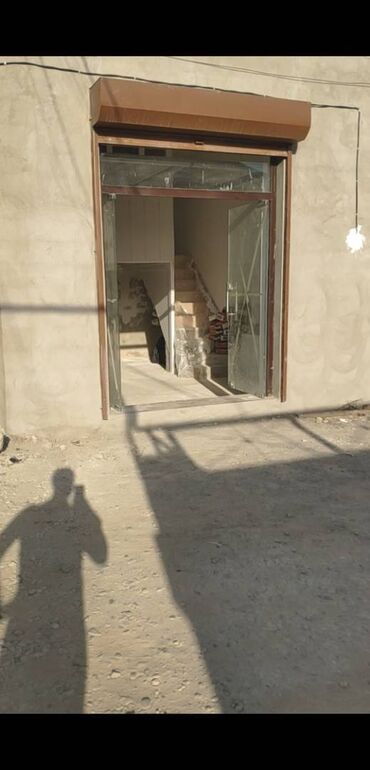 Mağazalar: Tam təmirli sanuzelli mətbəxi olan yaşayışlı ərazinin girişində — 18