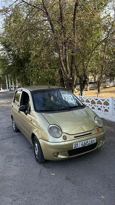 купить mini cooper: Компактный городской хэтчбек золотистого цвета. Основные — 2