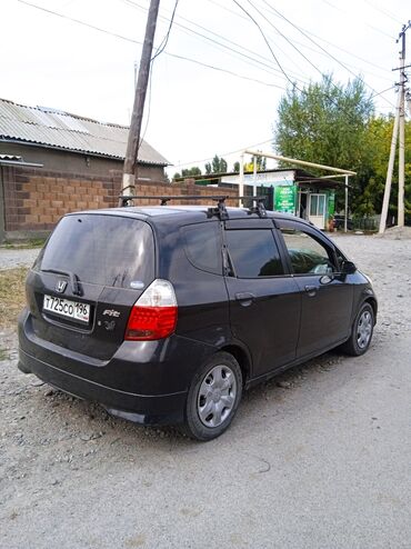 авто в рассрочку адисей: Honda Fit: 2001 г., 1.3 л, Автомат, Бензин