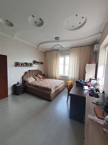 Продажа коттеджей и домов: Продается два 2 этажных особняка. р-н мкр.Джал, по — 17