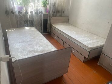Односпальные кровати: Продается 2 шт кровать одно спальный Цена одного Матрасы новый 2 шт