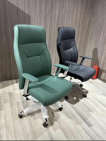 Ofis dəst mebeli: Ofis mebel dəsti Tərkib: - İş masası: ağ üst səth, qara metal karkas; — 6