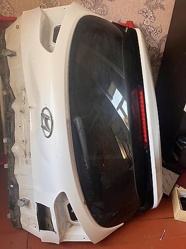 Автозапчасти: Крышка багажника (задняя дверь в сборе) для Hyundai Tucson, год — 1