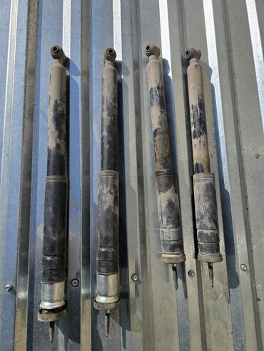 Другие детали салона: Продаю на Мерседес 210 Авангард: полики, амортизаторы, передние at lalafo.kg — 2 Другие детали салона: Продаю на Мерседес 210 Авангард: полики, амортизаторы, передние — 2