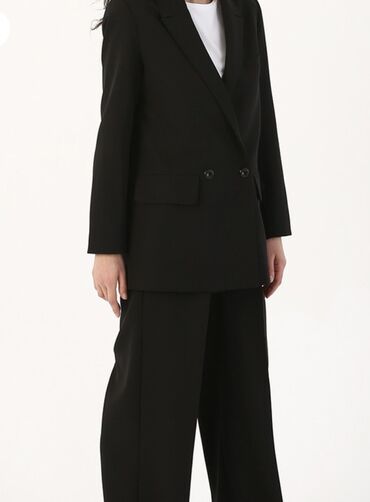 Dəstlər, kostyumlar: Zara pencək 45 azn