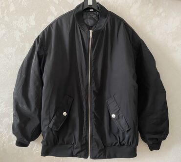 куртка оверсайс: Продам срочно (в связи с переездом) куртку (бомбер) демисезонную, б/у
