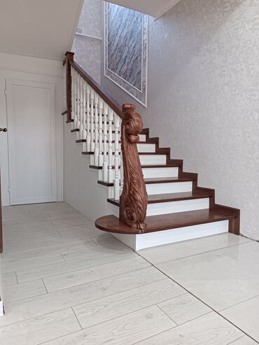 Деревянные лестницы: Стильная деревянная лестница, выполненная в классическом стиле — 12