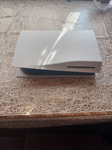 PS5 (Sony PlayStation 5): PlayStation 5 (disk yuvalı versiya) oyun konsolu super vezyetdi dir — 5