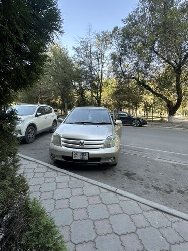 Toyota: Toyota ist: 2003 г., 1.3 л, Автомат, Бензин, Хэтчбэк
