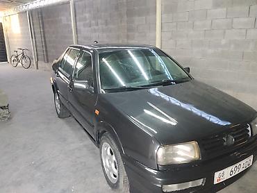 transporter multivan: Volkswagen Vento: 1992 г., 1.8 л, Механика, Седан — 1