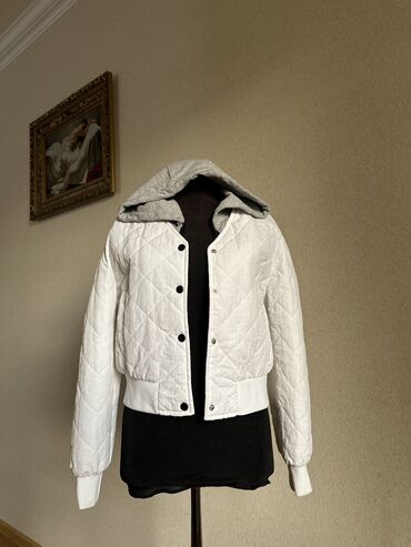 женские куртки с капюшоном: Женская куртка Zara, S (EU 36), цвет - Белый