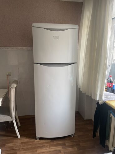 ищу холодильник: Двухкамерный Hotpoint Ariston, цвет - Белый, Б/у