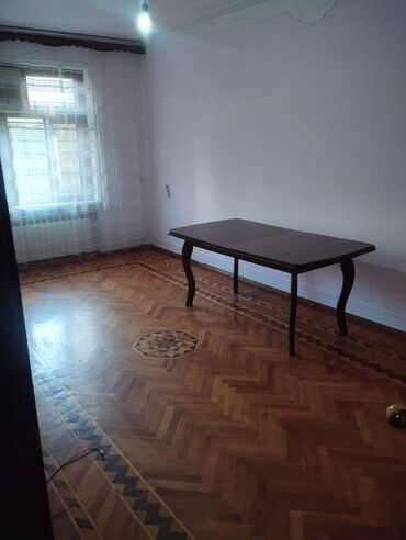 посуточная аренда квартир в баку: Xalqlar Dostluğu S.Ə.Şirvani küçəsi 3 otaqlı mənzil kirayə verilir
