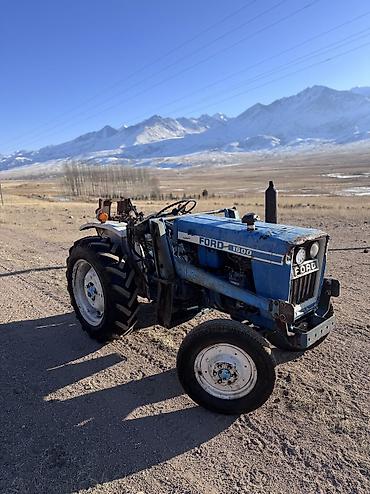КУНы: Трактор Ford 1600 2WD с фронтальным погрузчиком мощностью в 25 — 8
