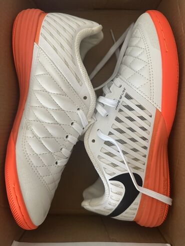 футбольный кеды: Мужские кроссовки, 36, Nike, Новый, цвет - Белый