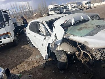 Автозапчасти: Toyota Camry SE (XV70), белый седан, на разбор по запчастям. Что — 6