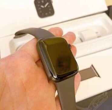 часи: ПРОДАЮ ! Apple Watch SE 44 mm Черный на черном Отличное