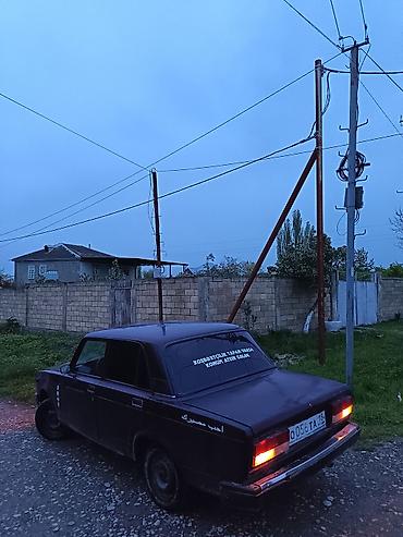 VAZ (LADA): VAZ 2107 sedan - Kuzov: klassik sedan, tünd rəng. Ön və arxa fənərlər — 2