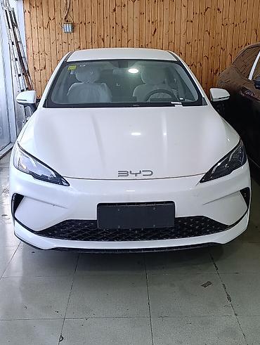 07 radiatoru: BYD elektrik sedan - Kuzov: aerodinamik dizaynlı ağ rəngli sedan, LED — 1
