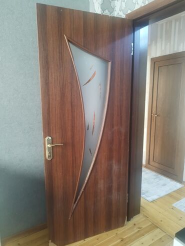 Otaq qapıları: 4 ədəd 2-ci əl qapi 230 manat isteyen olsa elaqe saxlasin 0509736209