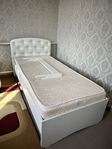 изголовье: Продается детская кровать с матрасом, размер 170*80 состояние