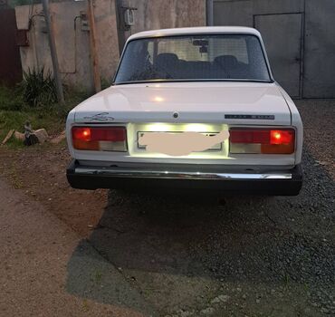 VAZ (LADA): Normal veziyyetdedi her gün surelen maşindi 2025ci ilin maşinina aid