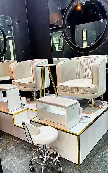 Salon, tibbi mebel: Lüks salon kreslosu – velvet toxumalı, krem/şampan rəng palitrasında — 1
