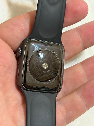 Apple Watch SE, 40 mm, alüminium kasa, qara/sidər idman kəməri ilə lalafo.az -da Apple Watch SE, 40 mm, alüminium kasa, qara/sidər idman kəməri ilə
