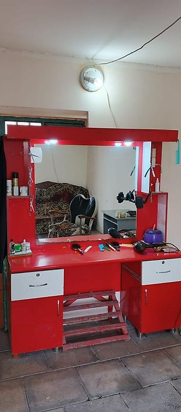 divar panelləri: Salon üçün kosmetik-stol güzgü komplekti Bərdəyə catdırılma var - — 2