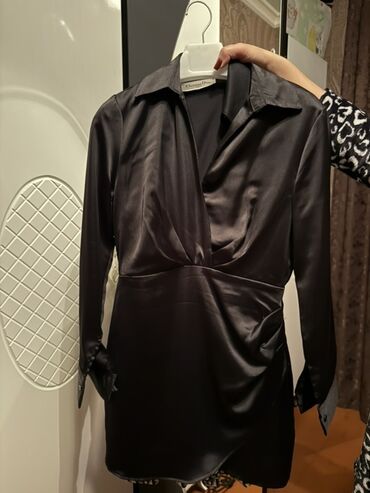 каролина валиант шубы в баку цены: Qara atlas effektli mini don - Rəng: dərin qara - Material: parlaq