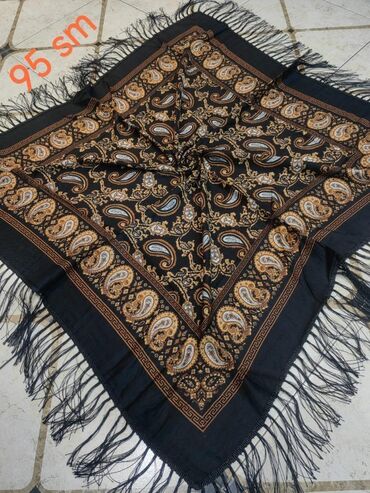 Baş geyimləri: Kelagayi böyük ölçülərdə.ipekler 35 m.ketan pambıq 30 m — 20