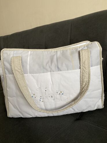 спортивную сумку: Сумка для мамочек очень удобнаятряпочная и легкая !От Бренда Junior
