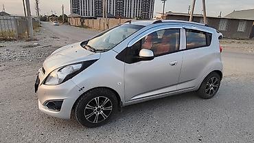 sprinter 4 4: Chevrolet Spark: 2014 г., 1 л, Автомат, Бензин, Лифтбек — 2