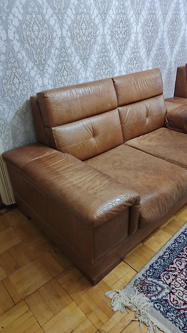 tek kreslolar: Qəhvəyi rəngdə dəri divan dəsti - Material: təbii dəri üzü, yumşaq — 1