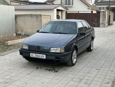 Volkswagen: Volkswagen Passat: 1989 г., 1.8 л, Механика, Бензин, Седан