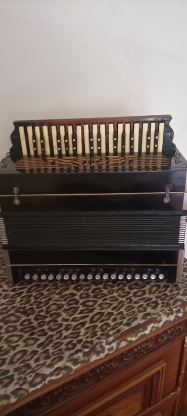 Midi-klaviaturalar: Qarmon, İşlənmiş, Ünvandan götürmə