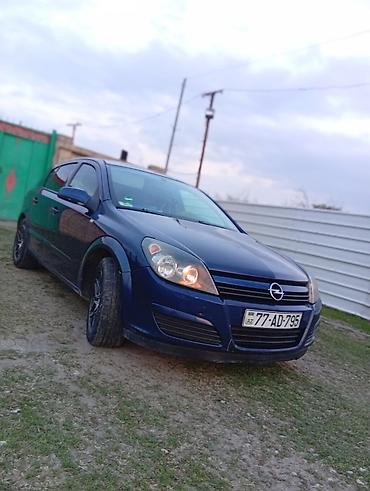 Opel: Opel Astra H, göy rəng, heçbek kuzov. Texniki xüsusiyyətlər: - Ön — 4