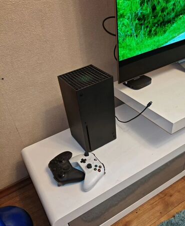 сетевые кабели: Игровая приставка xbox series х Приставка в хорошем состоянии